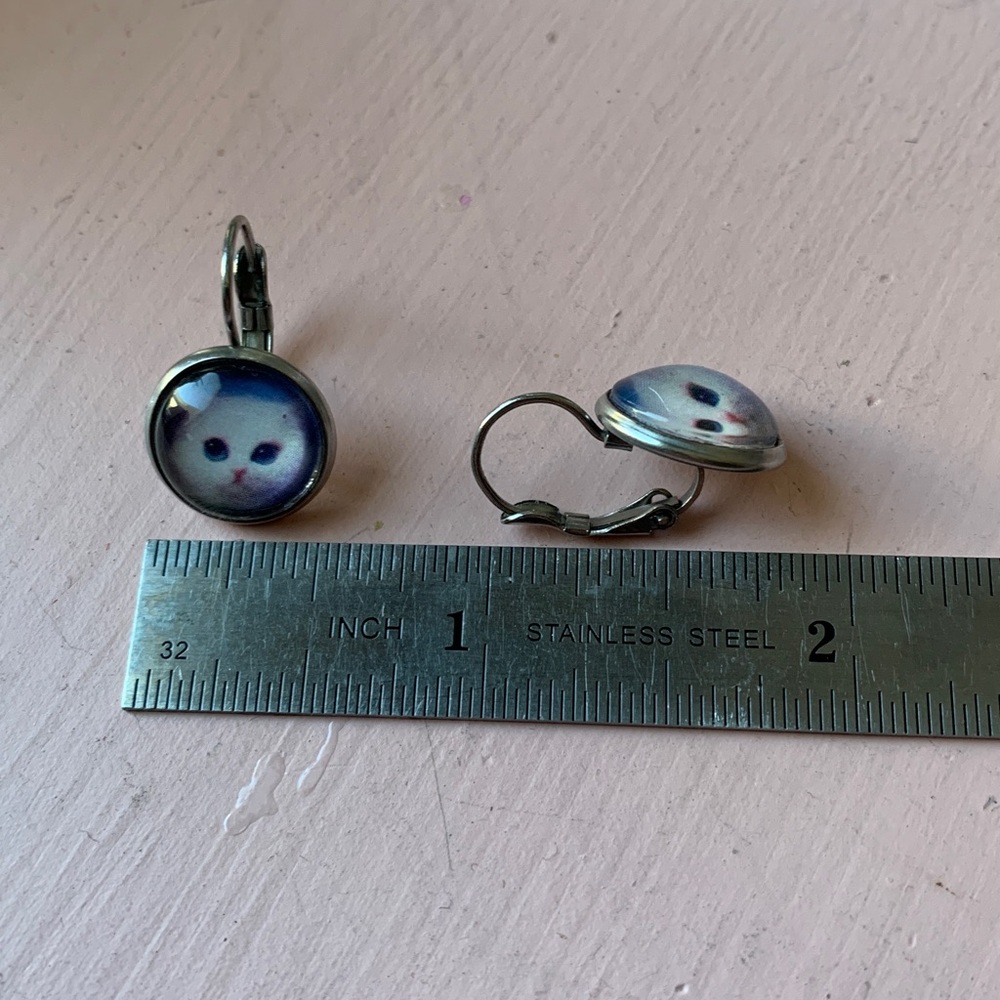 Glass Cat Kitten Earrings - Picture 4 of 4
